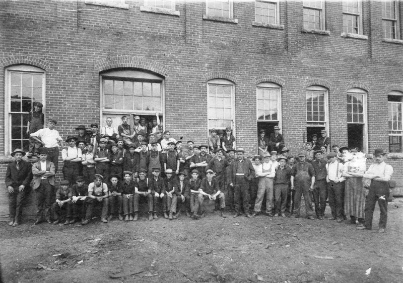 Case Brothers' Collectible Knives the Pride of Pennsylvania Mast